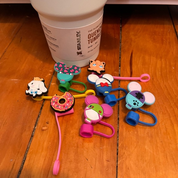 Stanley Quencher H2.0 30oz Tumbler NWT’s & Disney+More Straw Toppers Included - Picture 2 of 10